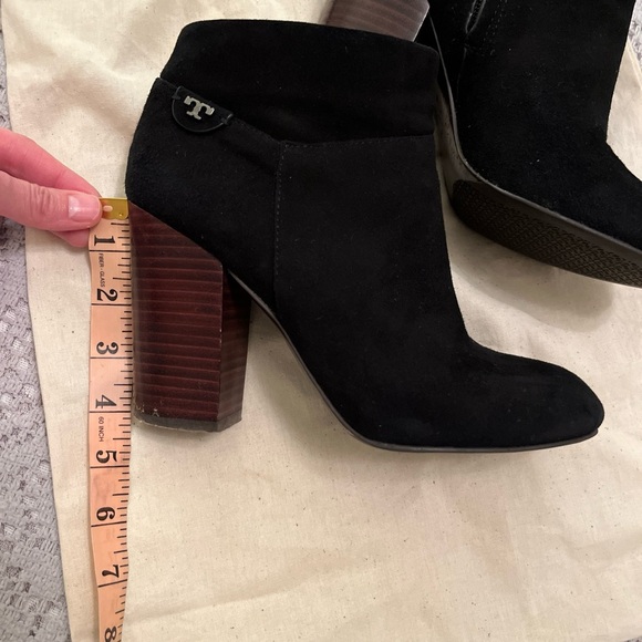 Tory Burch Fulton black suede ankle boots booties size 8 - Picture 13 of 13